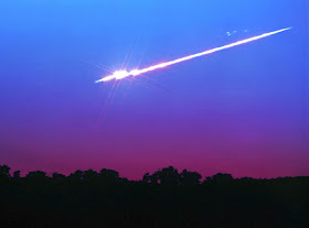 Bola de fogo da chuva de meteoros Liridas - John Chumack