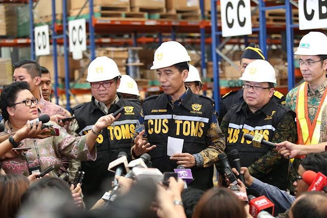 Dunia Heboh! Presiden Jokowi Bangun Gudang Raksasa, Singapura Terancam Bangkrut!