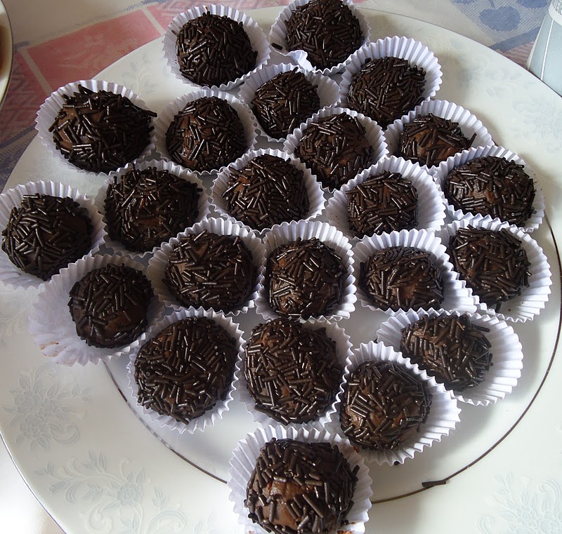 Doce Tenta\u00e7\u00e3o: brigadeiros