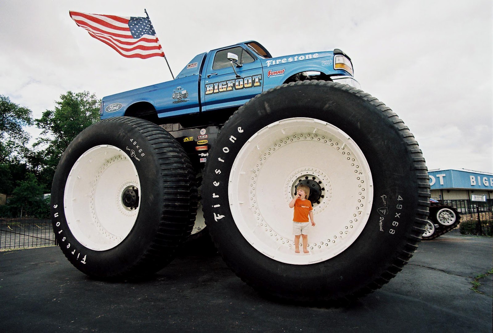 BIGFOOT CAR - UP  UP!