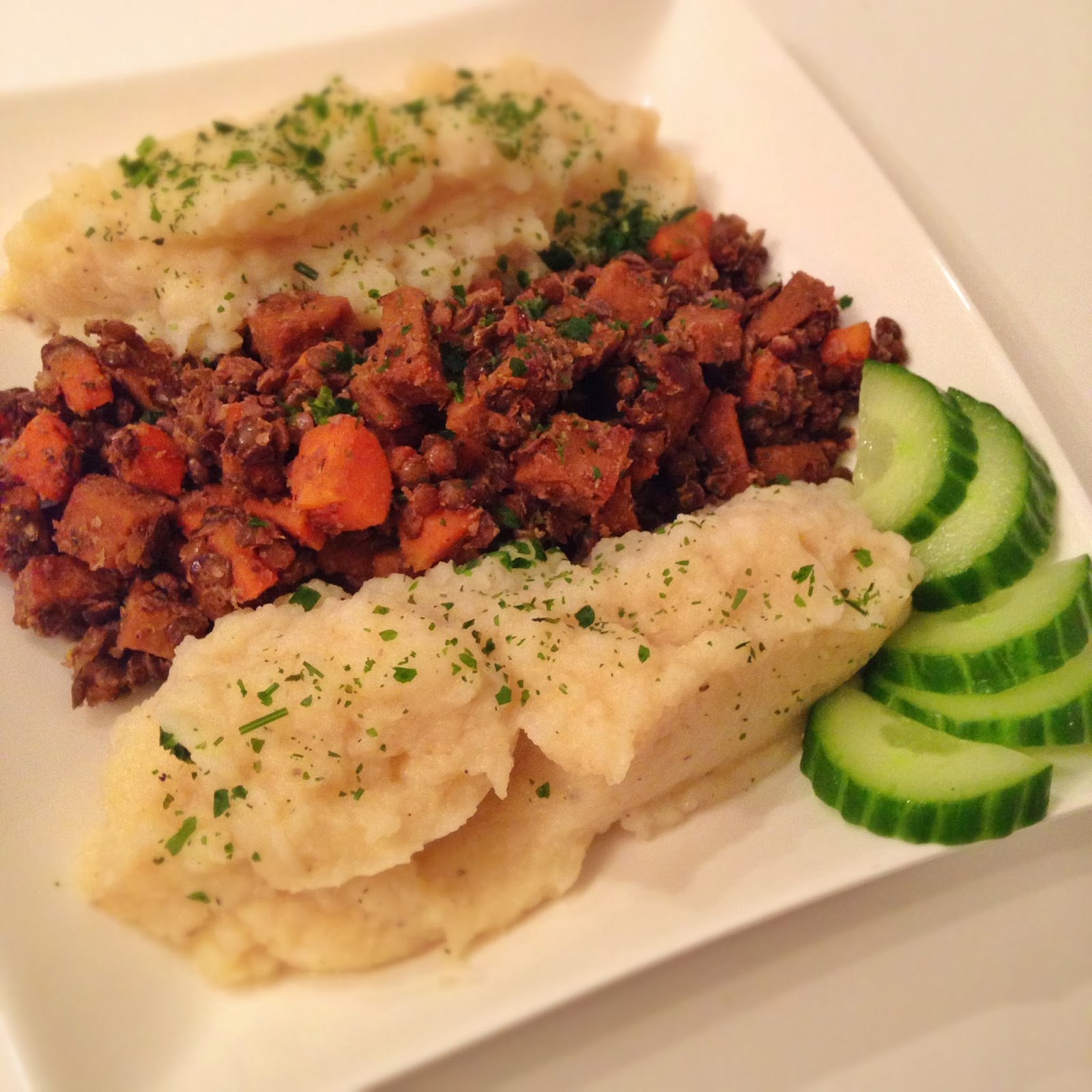 Vegan kochen und genießen: Selleriepüree mit Linsengemüse