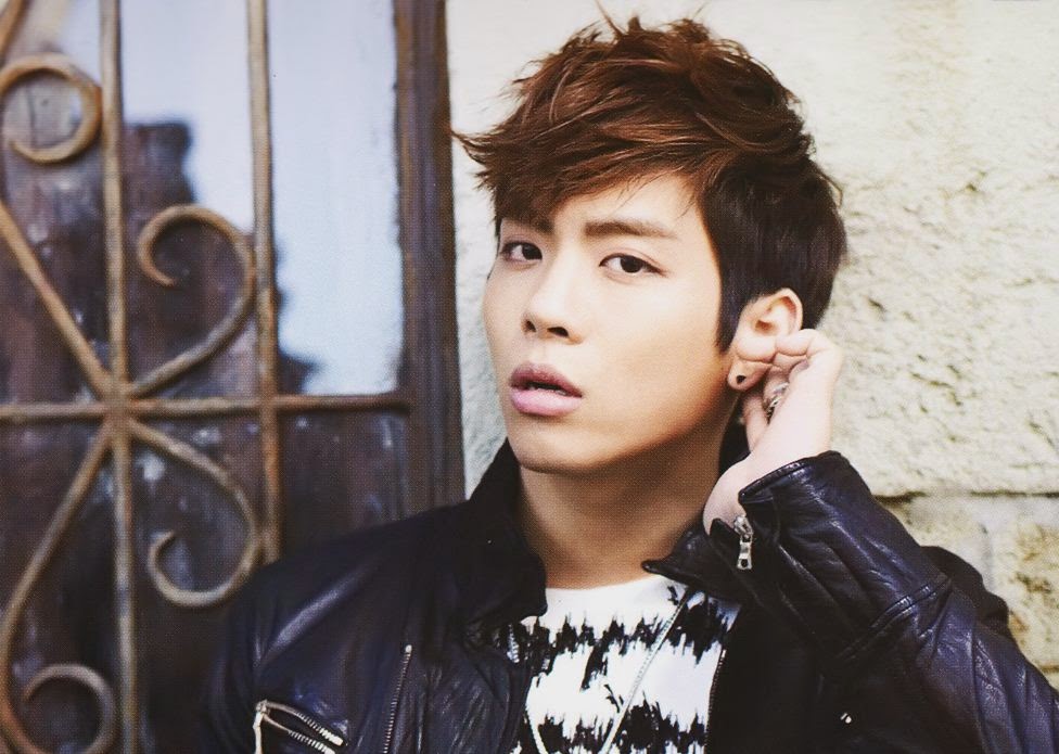 SHINee Jonghyun Siap Membuat Debut Solonya Januari Tahun Depan! - Play