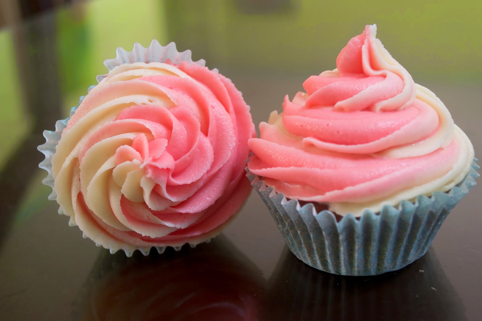 Frost & Serve Fluffy Strawberry Buttercream Frosting