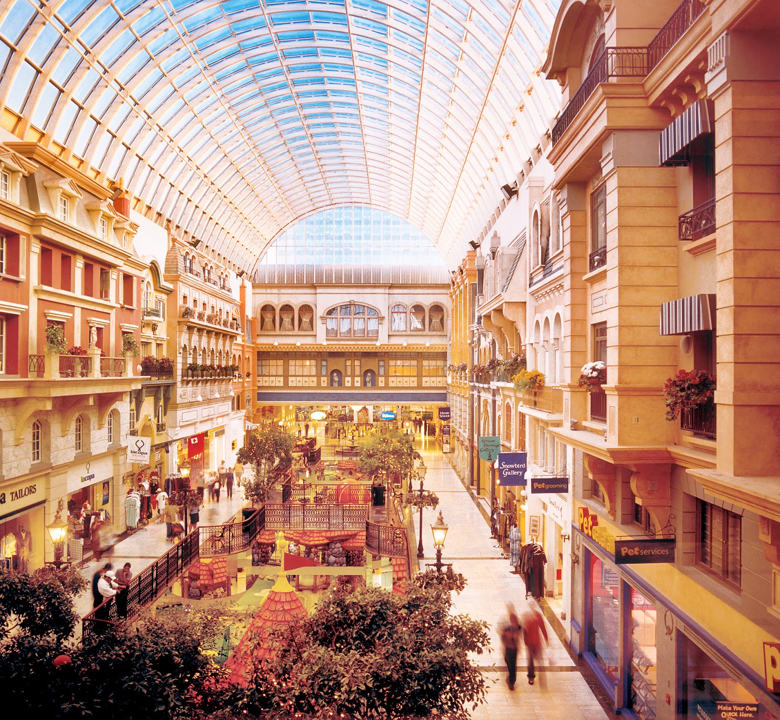 El Centro Comercial más grande de Canada. WEST EDMONTON MALL Espacio