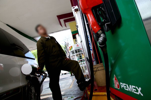 Durante septiembre, PEMEX vendió gasolina “corriente” que daña la salud y los automóviles