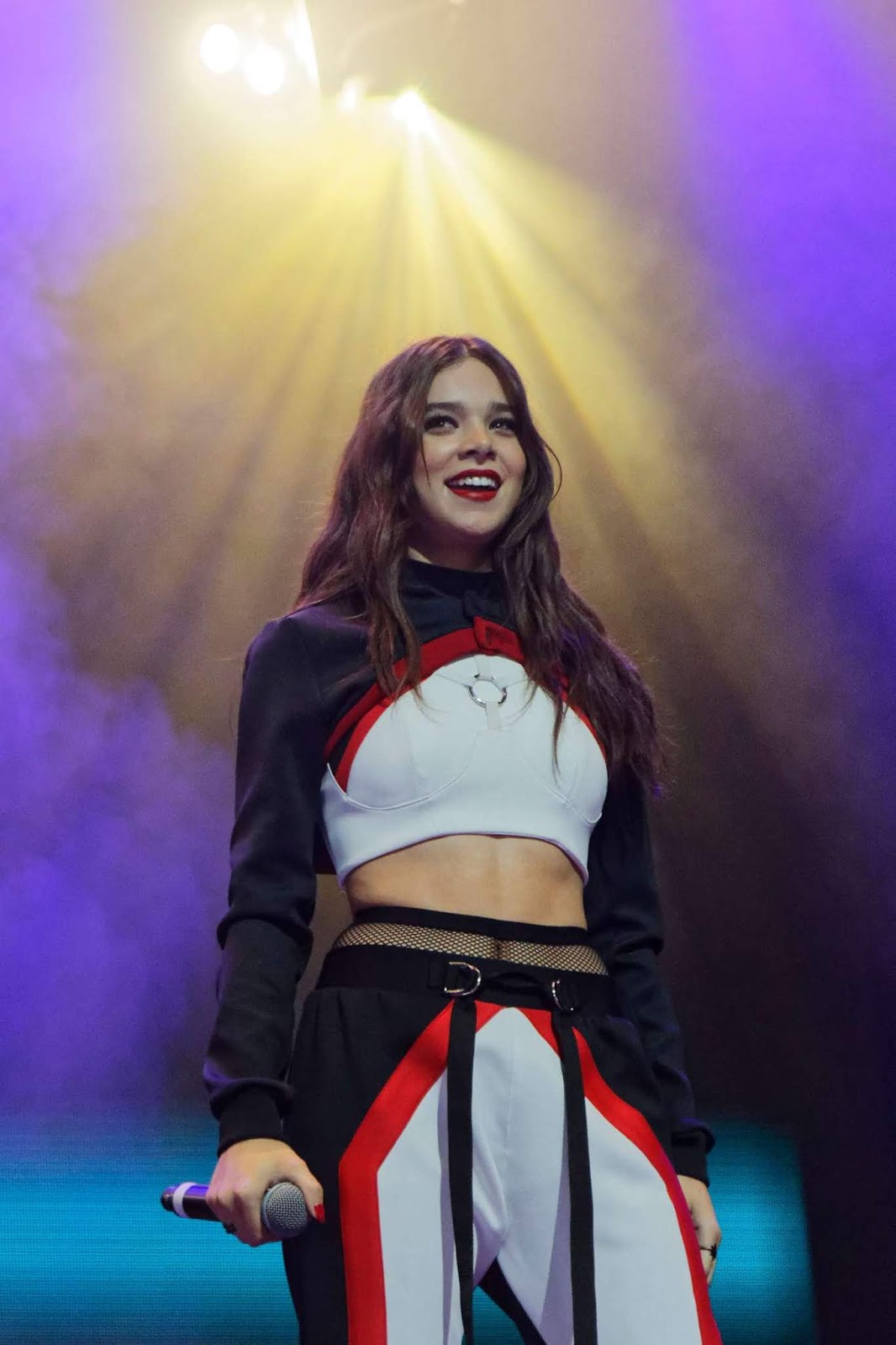 Hailee Steinfeld – Performs at BBC Radio 1’s Biggest Weekend in Swansea