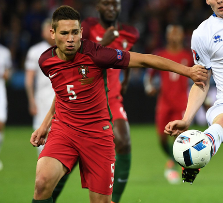 Dortmund resmi datangkan Raphael Guerreiro dari Lorient Dortmund resmi datangkan Raphael Guerreiro dari Lorient