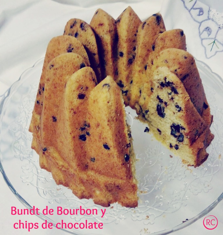BUNDT-CAKE-DE-BOURBON-Y-CHIPS-DE-CHOCOLATE-BY-RECURSOS-CULINARIOS