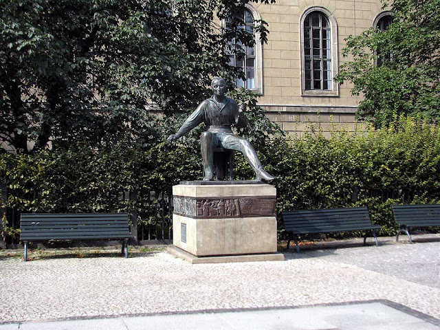 Heinrich Heine monument by Waldemar Grzimek, Kastanienwäldchen, off Unter den Linden, Berlin