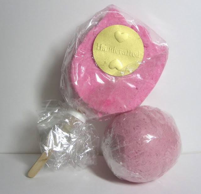 Forever Bubbles Bubble Bar and Bath Bomb in Strawberry