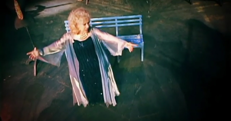 Rosita Fornés - ¨Balada para un loco¨ - Videoclip - Dirección: José A. Jiménez. Portal Del Vídeo Clip Cubano - 09 Rosita Fornés - ¨Balada para un loco¨ - Videoclip - Dirección: José A. Jiménez. Portal Del Vídeo Clip Cubano - 09