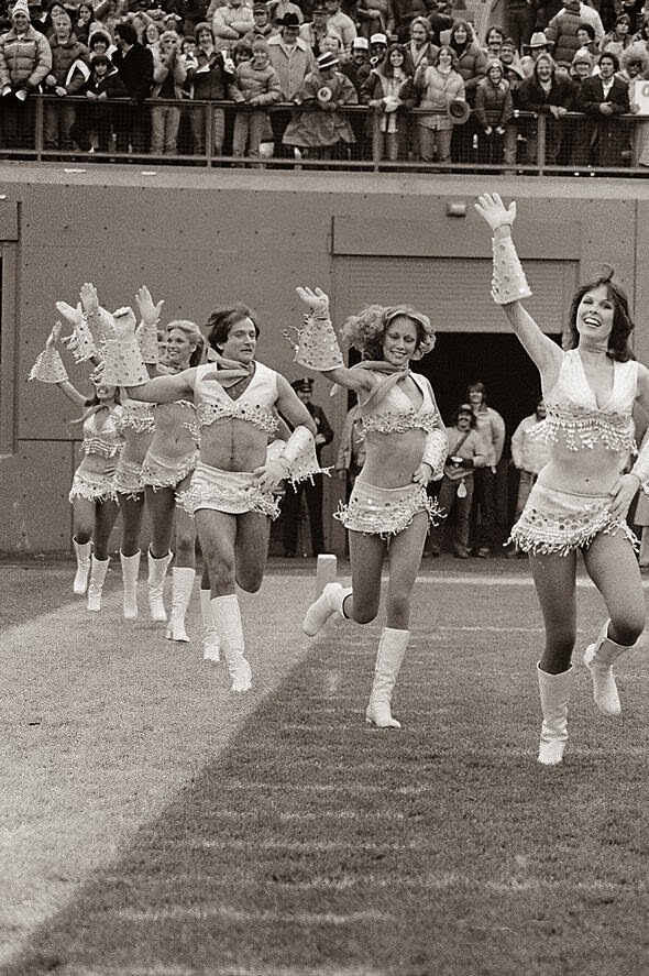 64 Historical Pictures you most likely haven’t seen before. # 8 is a bit disturbing! - Robin Williams joining the cheerleaders team, 1980