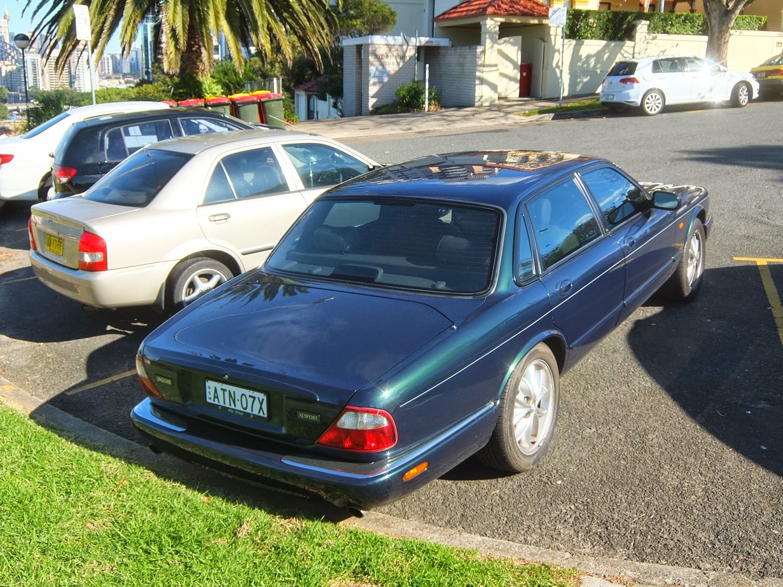 Aussie Old Parked Cars: 2000 Jaguar XJ8 Sport (X308)