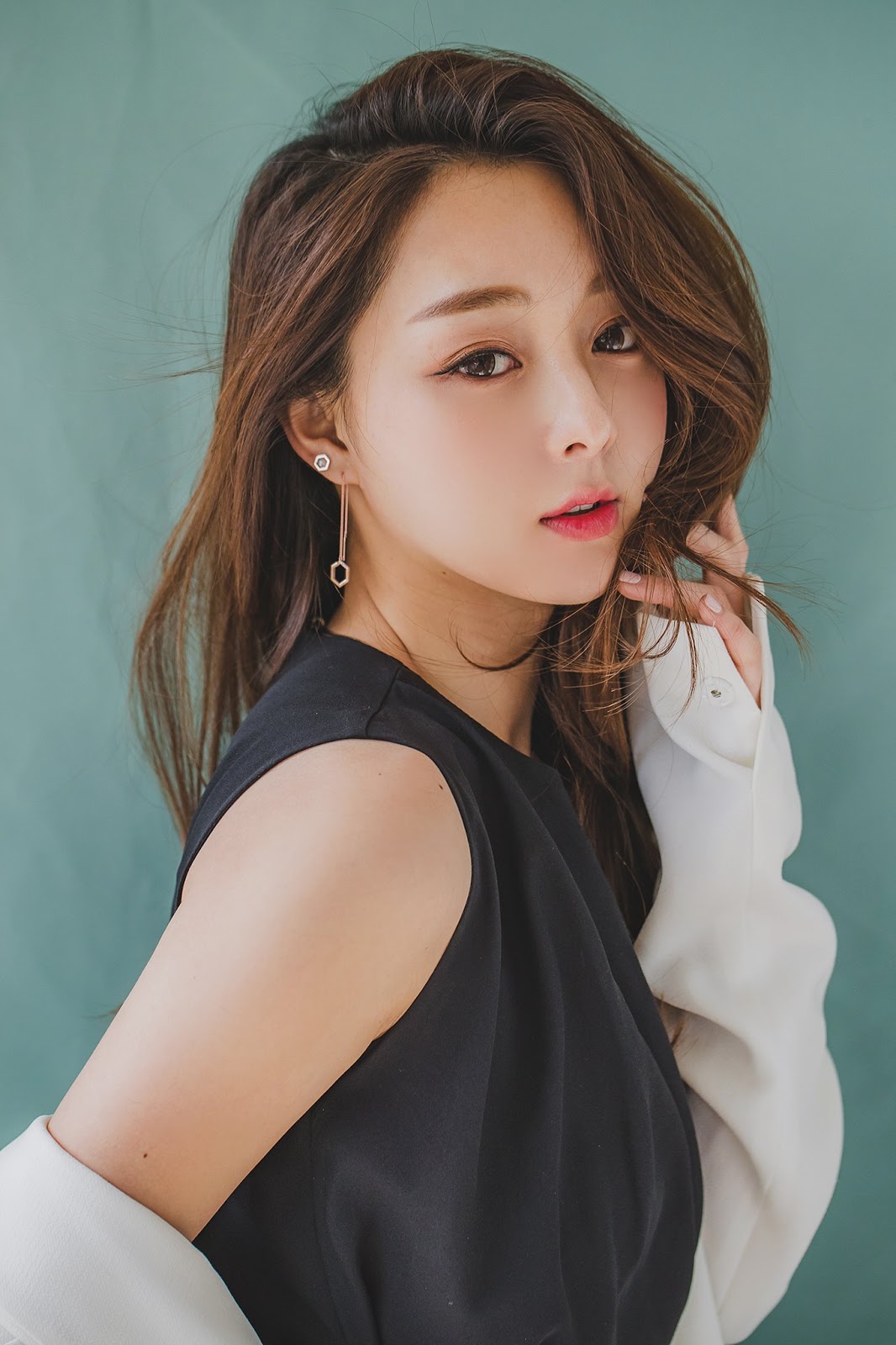 Lee Jung Hyun dịu dàng thanh lịch trong BST tháng 4/2017