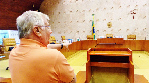 https://4.bp.blogspot.com/-ON8g87yUmEA/Wdfw8b9EJDI/AAAAAAAAye4/Y20RwcWCQ-o6ujmFmaNAZWqr00J-xpYTQCLcBGAs/prefeito-Abelardo-plenario.jpeg