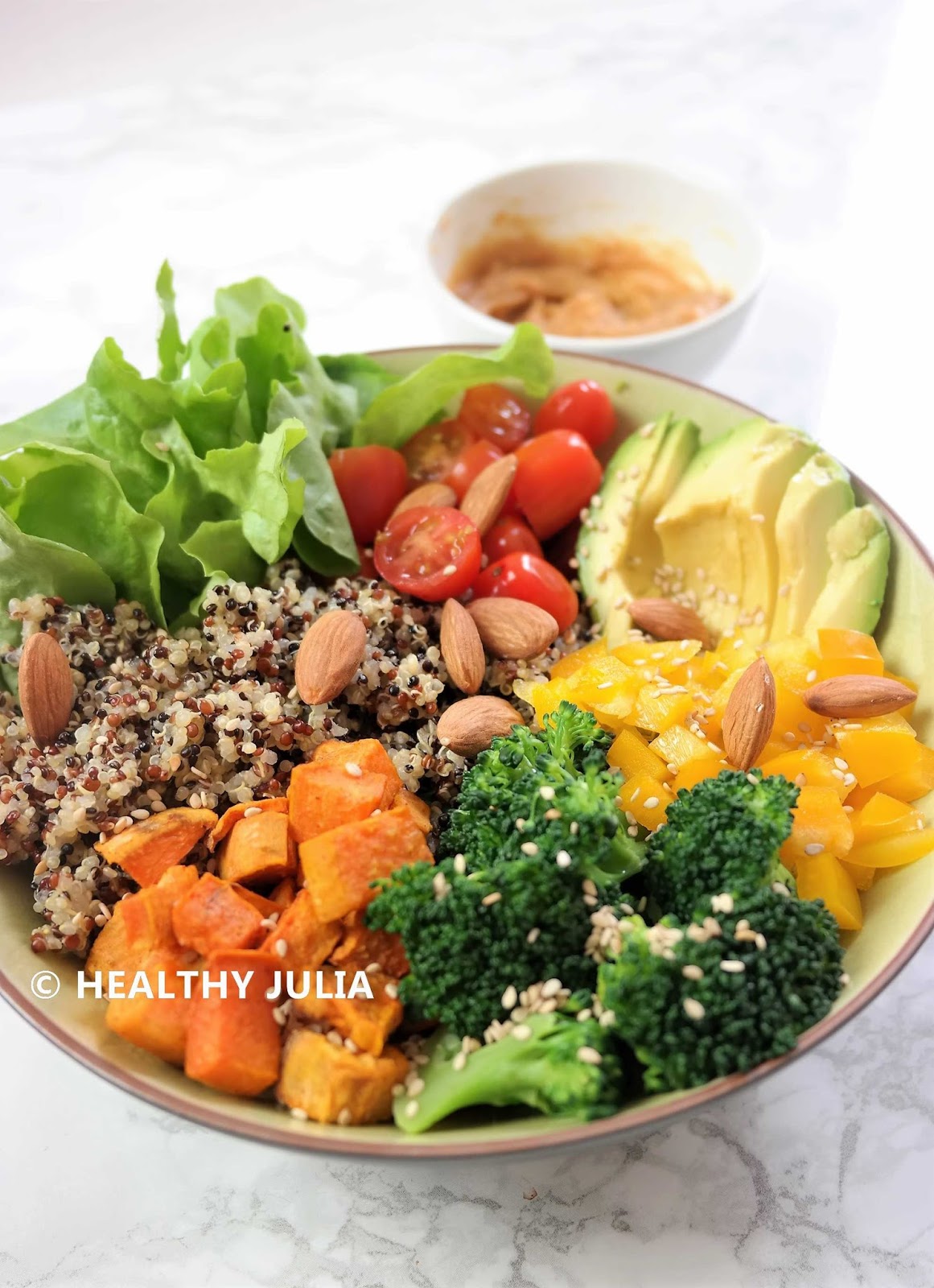 VEGGIE BOWL SAUCE CACAHUÈTE - Healthy Julia