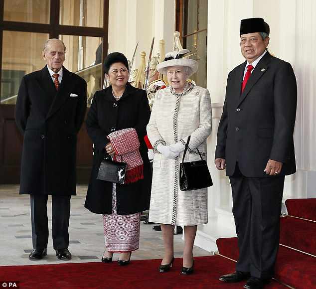 queen elizabeth visit indonesia