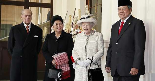 queen elizabeth visit indonesia