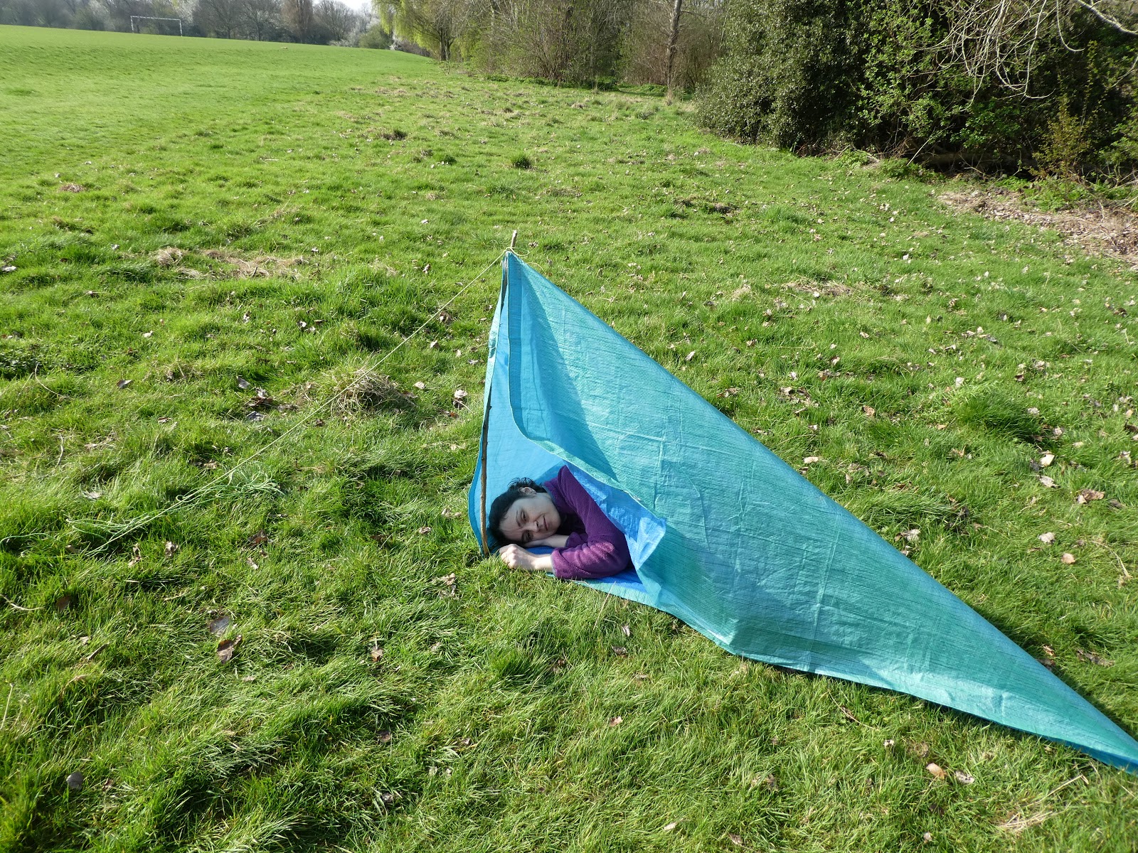 FarStrider Emergency shelter, fully enclosed tent with floor in less