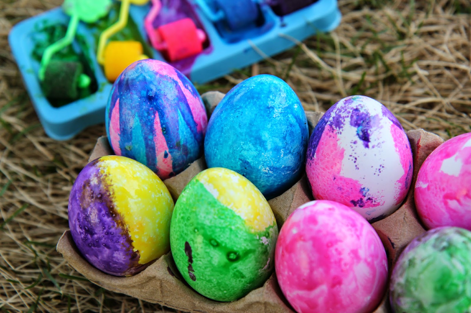 Use Plastic Eggs For No Break Roll Dyed Easter Decorations Lille Punkin 