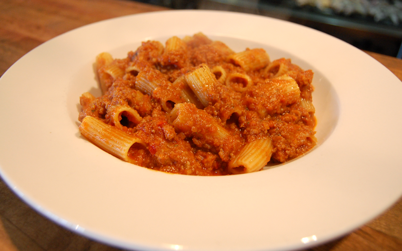 ROSTI TUSCAN KITCHEN Rigatoni Pasta with Beef Ragu Sauce