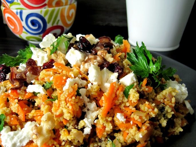 b o u r b o n l i f e: Möhren-Orangen-Couscous mit Minze, Früchten und Feta