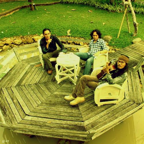 Lirik Dialog Dini Hari Tentang Rumahku Seputaran Rumah