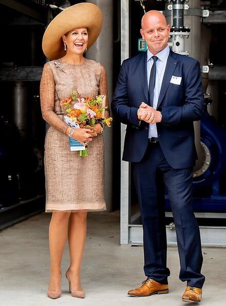 Queen Maxima wore a lace dress by Natan, diamond earrings.The plant is an initiative of the family business Groot Zevert Vergisting