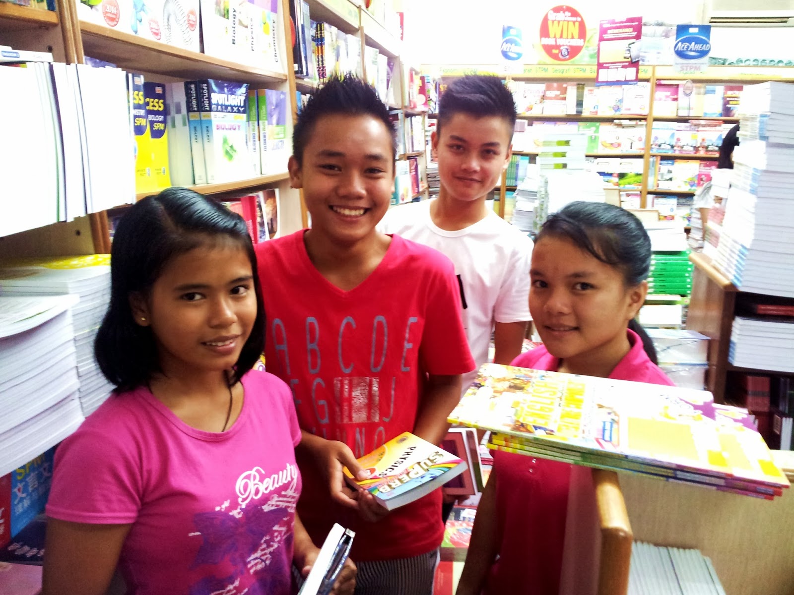 Pelajar SMK Katibas, Song di kedai buku di Sibu