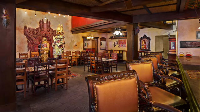 Interior do Restaurante Yak & Yeti no Disney Animal Kingdom Orlando Interior do Restaurante Yak & Yeti no Disney Animal Kingdom Orlando