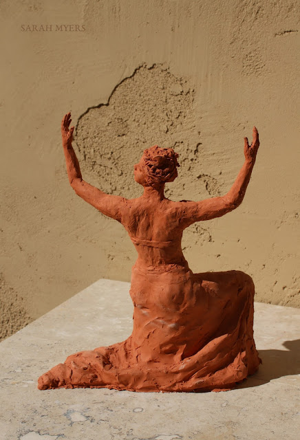 Kneeling Woman, Sarah Myers, view from back sculpture, terracotta, kneeling, woman, sarah, myers, red, clay, dance, figure, arte, escultura, figurative, classic, human, lady, poise, earthenware, orange, flowers, back