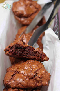 http://www.amor-und-kartoffelsack.de/2014/06/brownie-cookies-aka-die-schokoladigsten.html