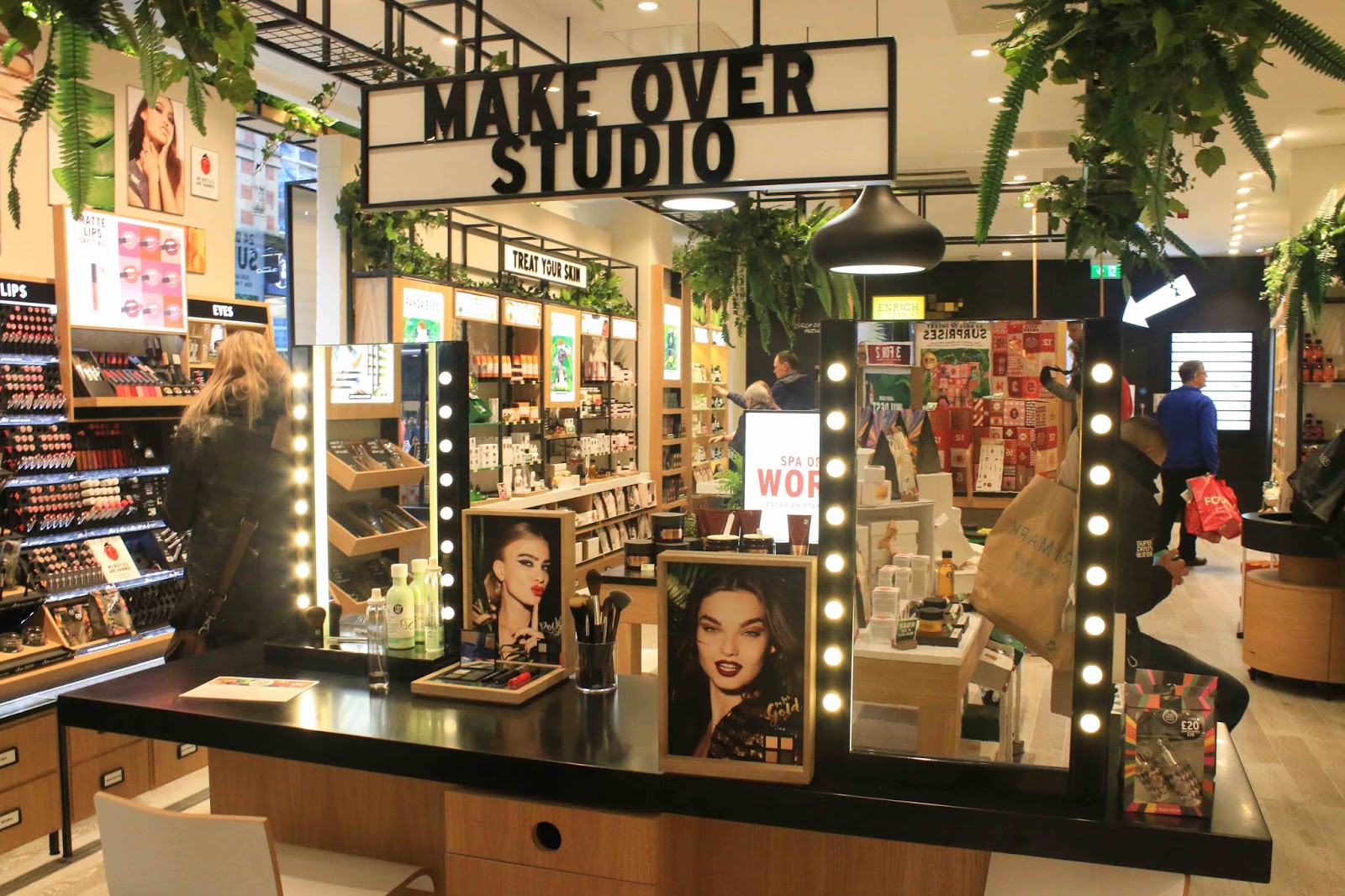 Wild About Leeds The Body Shop Christmas Event SUNNYDEI