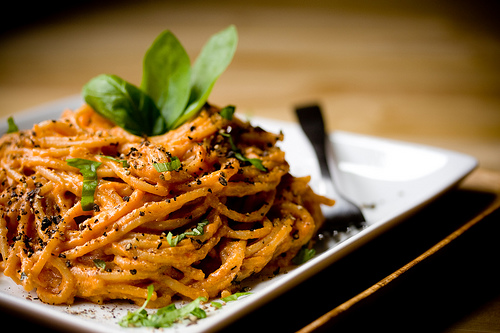 http://4.bp.blogspot.com/-ORd33Uo5afY/T2jKkJvqasI/AAAAAAAAB0w/_RWhZHvy8EU/s1600/tomato+basil+cream+pasta.jpg