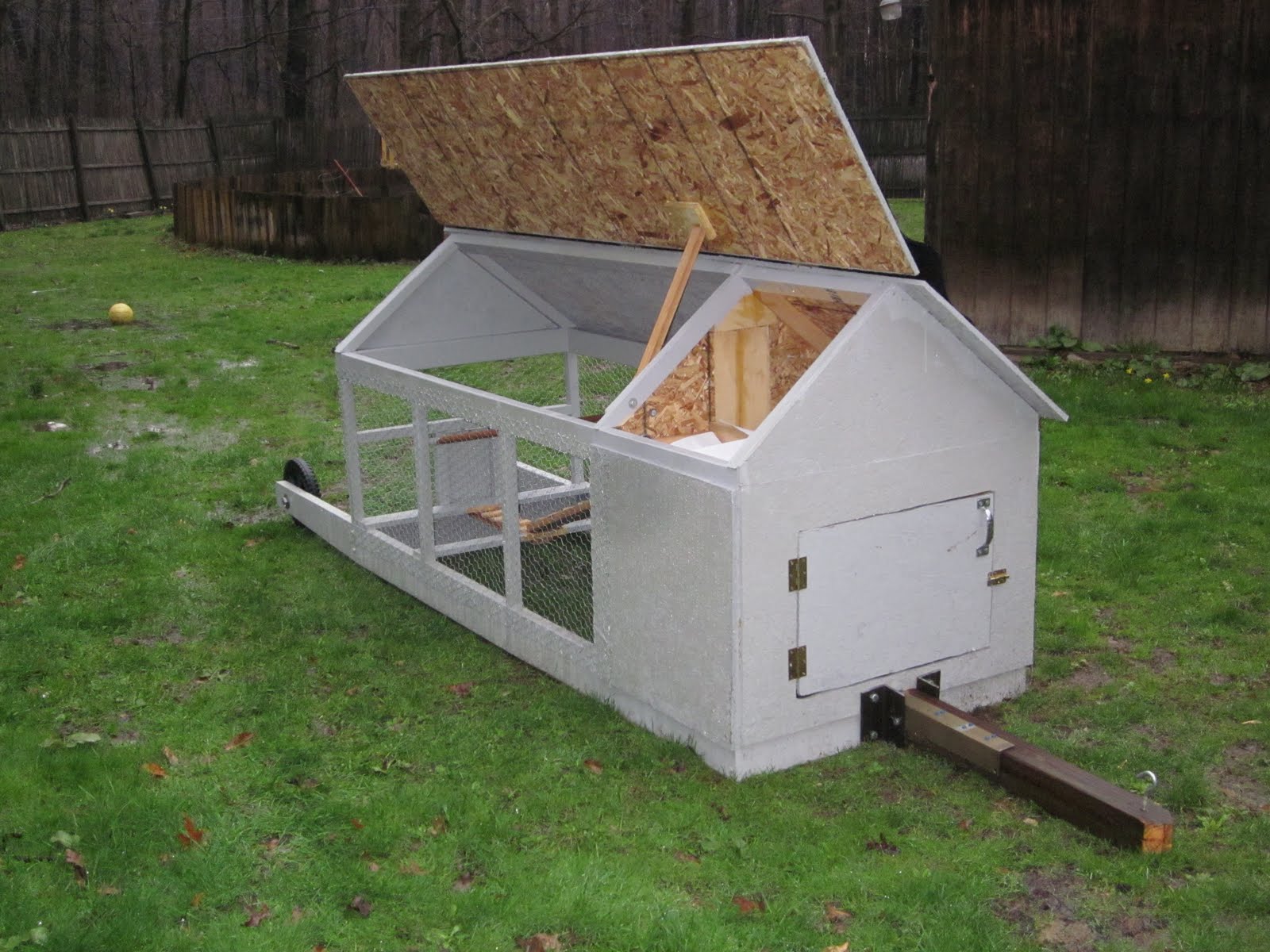 Sparing Change: Our HomeMade Chicken Coop