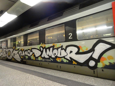 declaration d’amour en graffiti sur un train