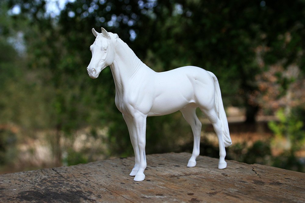 Телосложение лошади 5 букв. Лошади брейер. Мраморный конь скульптура. Конь фигура. Статуя лошади мрамор.