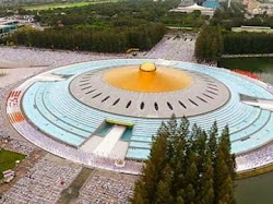 Bangunan Kuil Budha Ini Mirip UFO