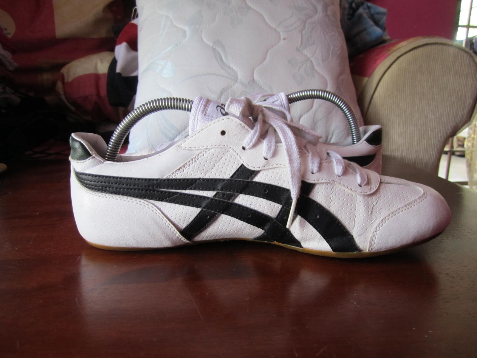 asics tiger white sneakers