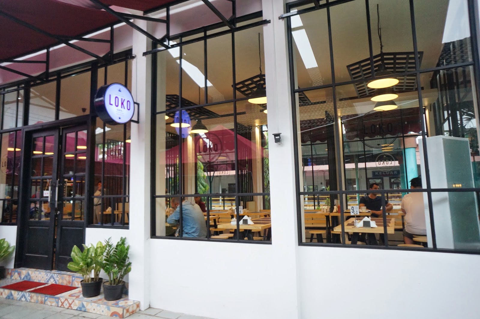 Loko Cafe Gubeng Surabaya (Review) | Laura Angelia's