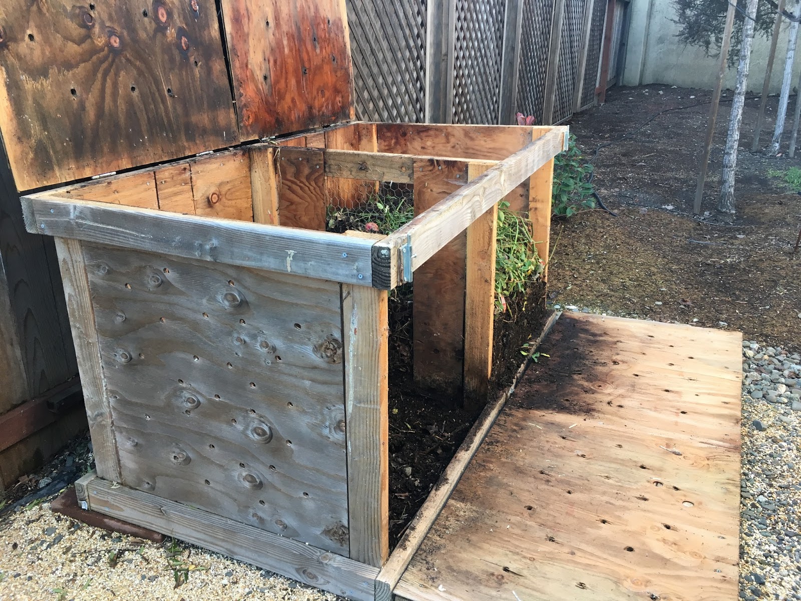 LoriBees Garden Rat Update and a Compost Bin Retrofit