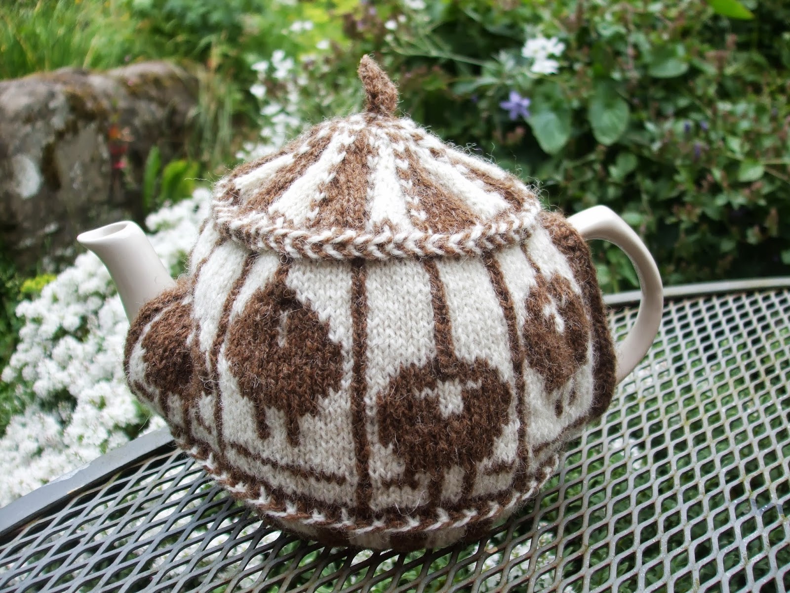 Perfect weather for spinning and knitting: June 2013
