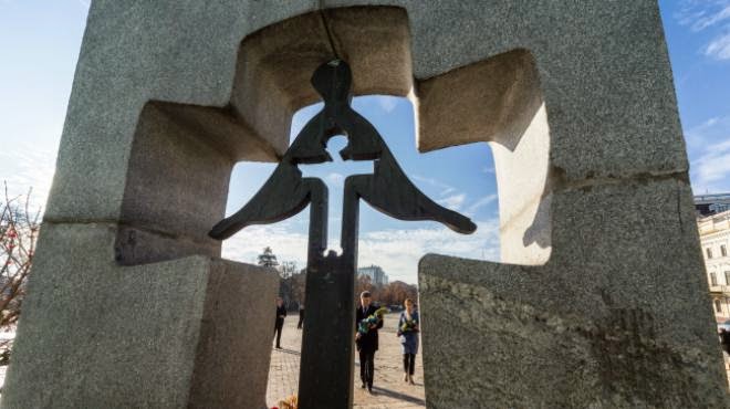 22 ноября в Украине прошли траурные церемонии в память о жертвах Голодомора – геноцида украинского народа, совершенного большевиками в начале 30-х годов