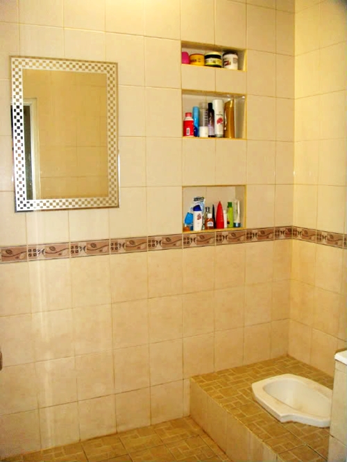 Contoh Model Kamar Mandi Cantik dengan WC Jongkok omundopelaboca