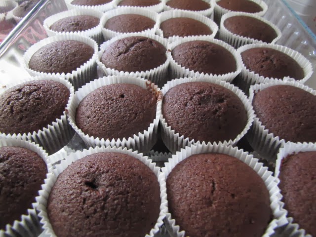 İŞİN ASLI Çocuklara kakaolu cupcake )