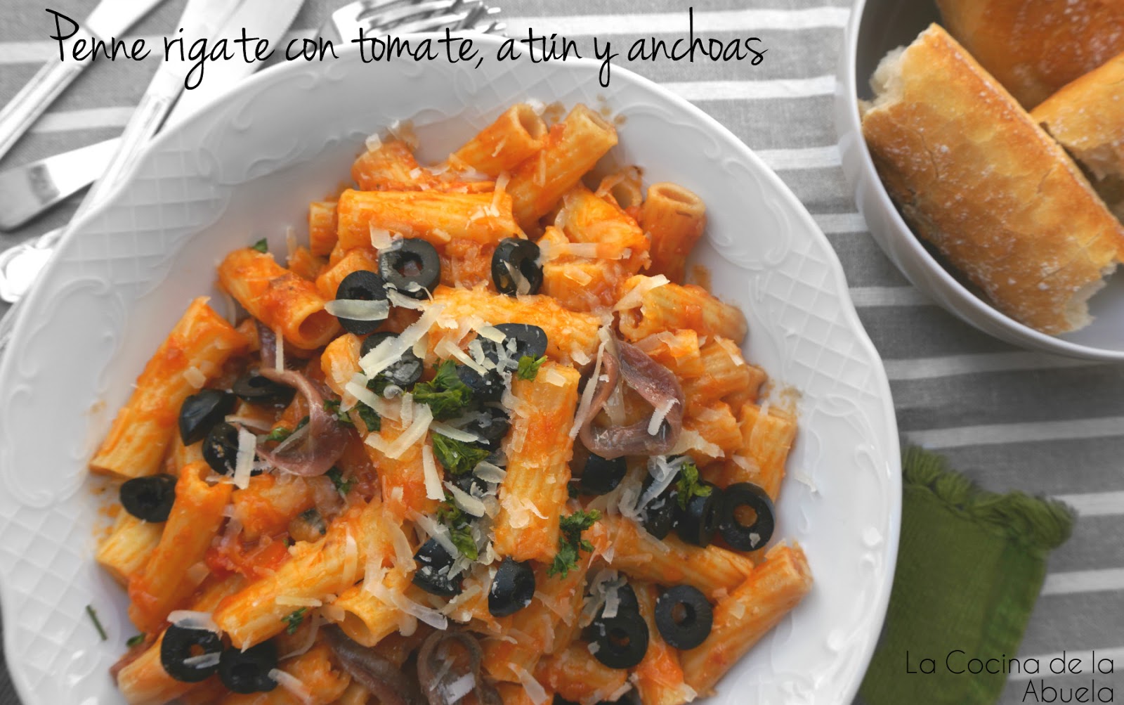 Penne rigate, con tomate, atún y anchoa