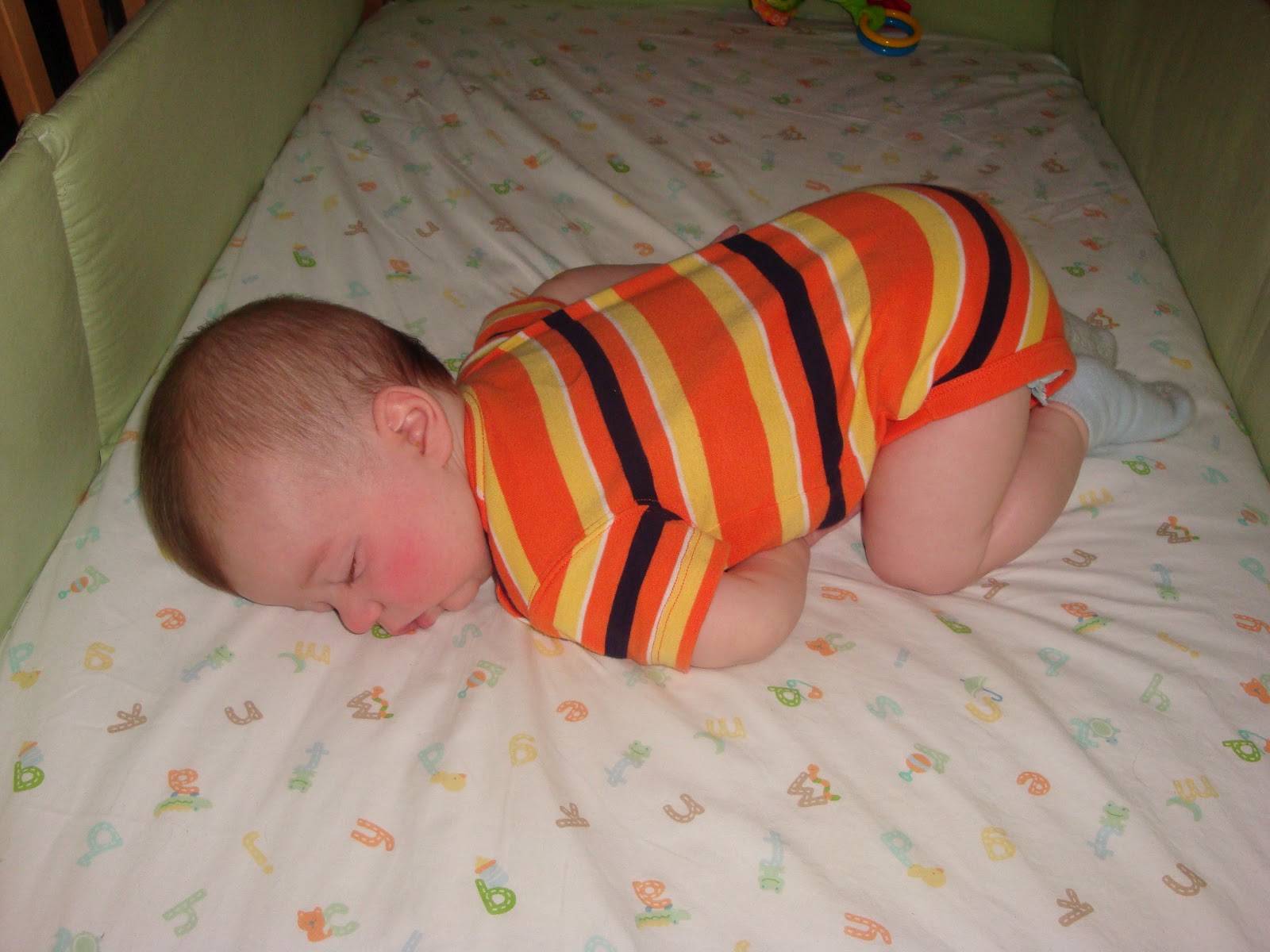 Online Funny Baby Sleep Positions Pictures desktop wallpaper