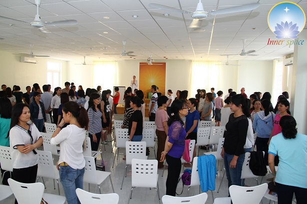 HÌNH ẢNH WORKSHOP THA THỨ, QUÊN VÀ TIẾP TỤC SỐNG HINH-ANH-THA-THU-QUEN-TIEP-TUC-SONG-DIEN-GIA-TRISH-SUMMERFIEL-INNER-SPACE
