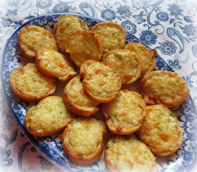 Toasted Cheese Rounds