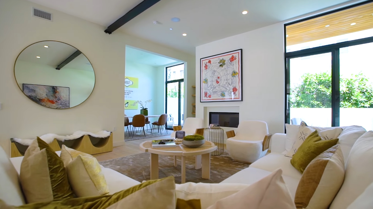 17 Photos vs. 812 Huntley Dr #102, West Hollywood, CA Home Interior Design Tour